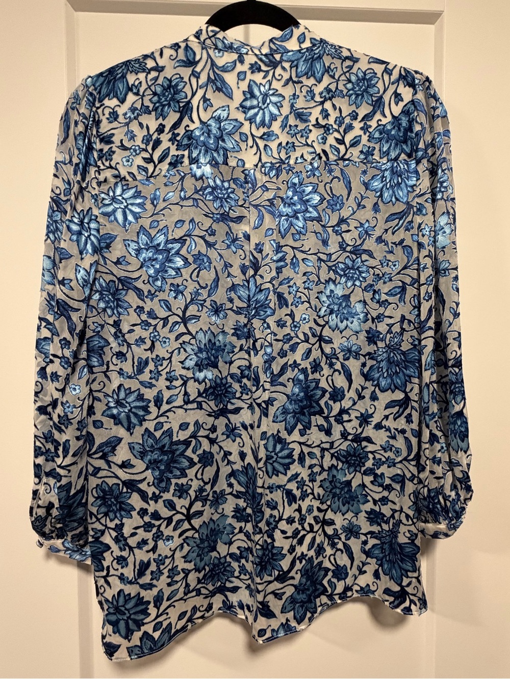 Alice + Olivia “Sheila” Floral Henley Top in Azulejos Print - Picture 6 of 12